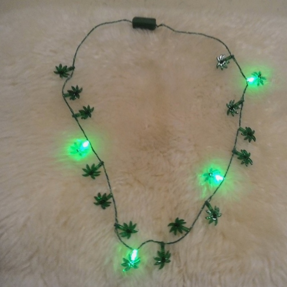 Palm Tree LED Flashing Necklace - Picture 5 of 5